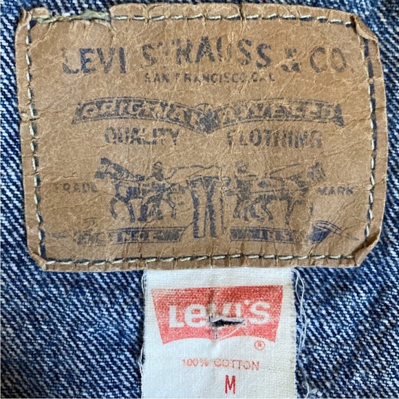 Levi's Women's Blue Distressed Denim Vintage Trucker Jacket M - Picture 3 of 6